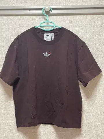 adidas Hello Kitty 콜라보 T셔츠 브라운