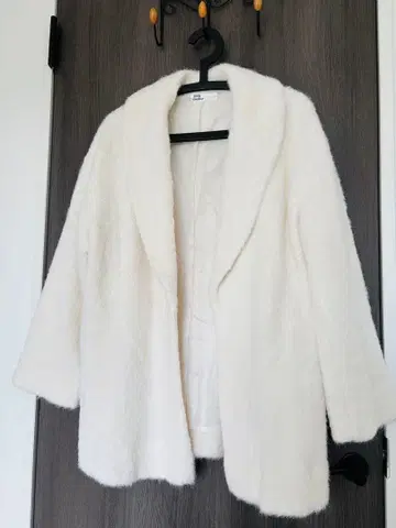 화이트 보아 플리스 자켓