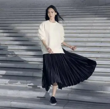 UNIQLO x Theory 플리츠 랩스커트