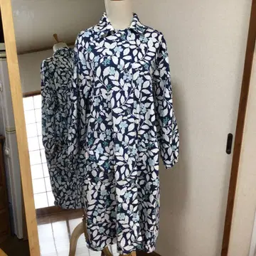 핸드메이드 네이비 꽃무늬 하우스 코트