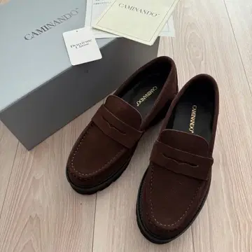 새상품 미사용 두지엠 클라세 카미난도 SUEDE LOAFER 37