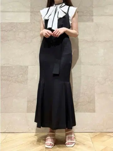 snidel 플리츠 내로우 점프 스커트 블랙