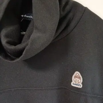 드럭 스토어즈 블랙 긴팔 하이넥