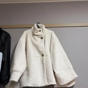 아이보리 보아 자켓 하이넥