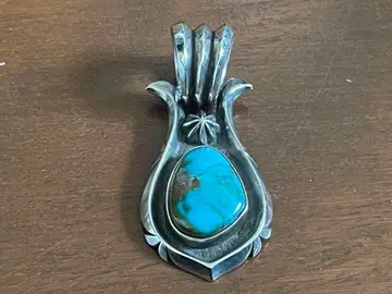 럭키 존 LUCKY JOHN JoJoVa 터콰이즈 펜던트 탑