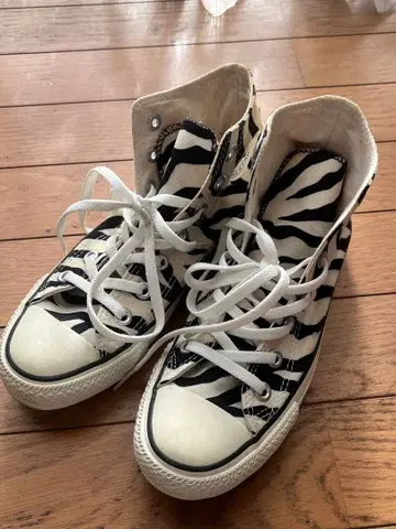 제브라 패턴 하이컷 스니커즈