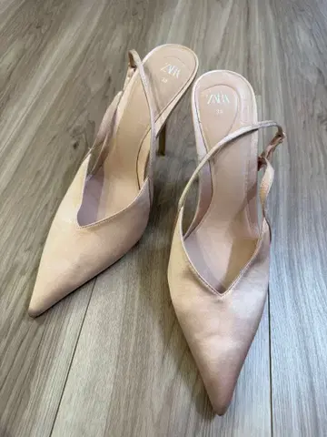 ZARA 핑크 베이지 새틴 스틸레토 펌프스 38