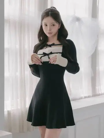 다리치 리본 퍼 플레어 니트 미니 원피스