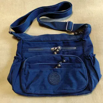 네이비 숄더백