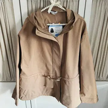 Hina 발수 후드 부착 베이지 자켓 3L 사이즈 [미사용 새상품]