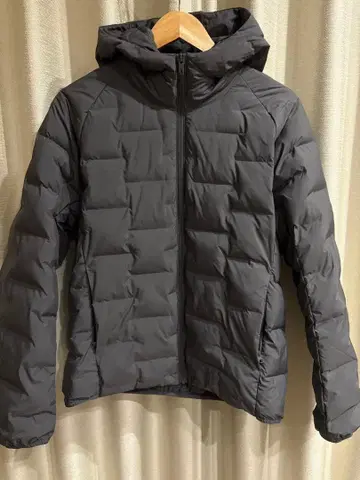 [ 새상품급 ] 유니클로 퍼프 테크 후드티 다크 그레이 M