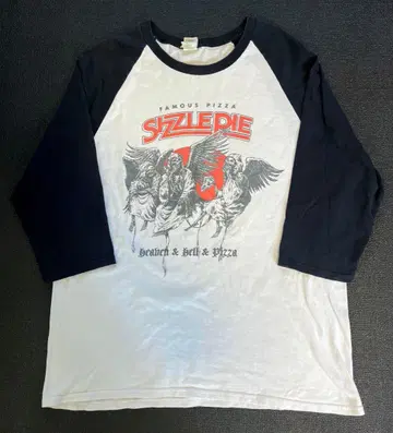 FOMOUS PIZZA sizzlepie 래글런 Tee GILDAN