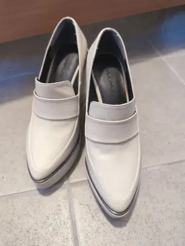 새상품급 EMODA 화이트 웨지힐 통굽