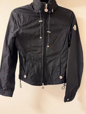 Moncler 후드 부착 블랙 자켓