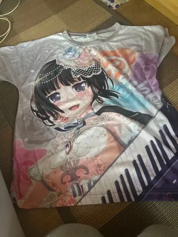 시로가네 린코 캐릭터 티