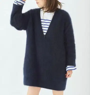 Plage fur 깊은 V넥 원피스