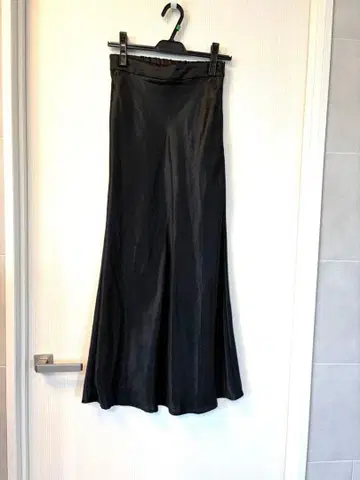 새상품급 A part by 브라이트 내로우 스커트