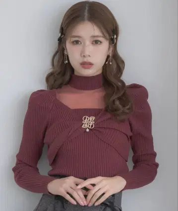 ROJITA 시어 데콜테 트위스트 리본 니트 와인 레드