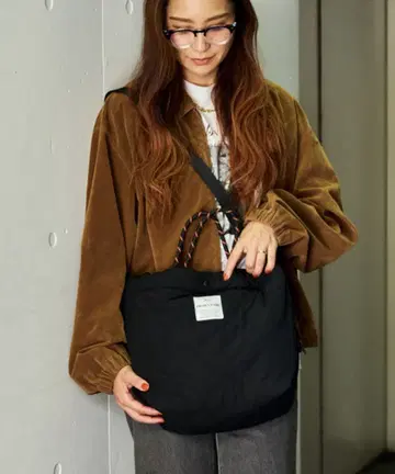 kiu 프리 스토어 블랙 퀼팅 토트백