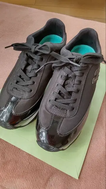 호킨스 브릴리언트 스니커즈