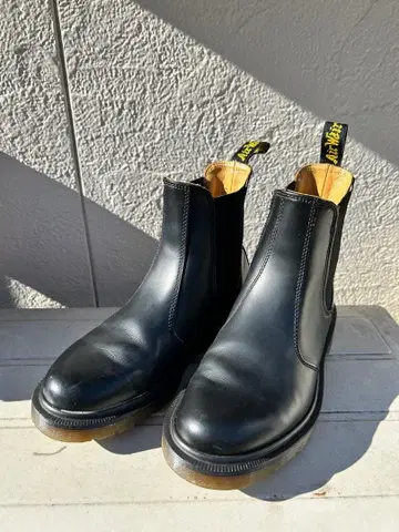 닥터마틴 블랙 가죽 사이드 고어 부츠