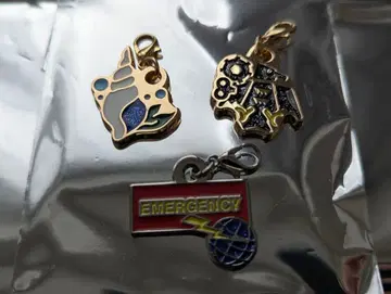 포르노그라피티 메탈 참 FCUW 6종 세트 판매