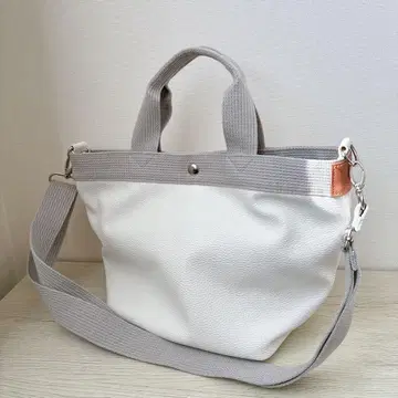 미사용 Ouitote KOBE 우이트토트 2way 핸드백 화이트