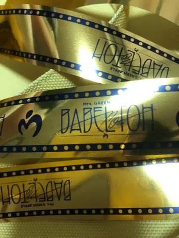 미세스 바벨탑 은색 테이프 골드 리본