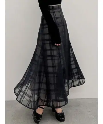 dazzlin 시어 체크 세미 플레어 스커트