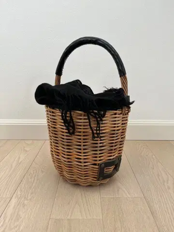 ebagos 에바고스 브라이들 버킷 M 바스켓 블랙