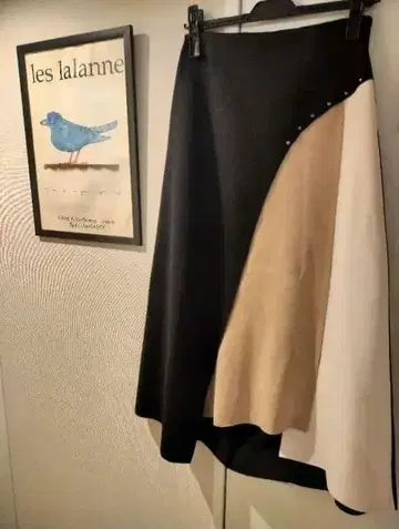 [ 새상품급 ] 스터드 비대칭 플레어 스커트