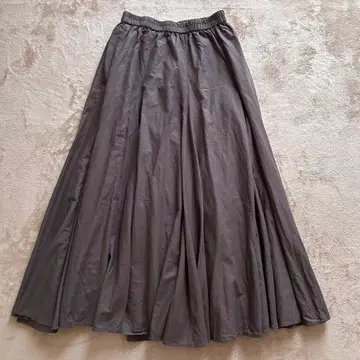 미즈이로 인드 볼륨 플레어 스커트 2024SS 차콜