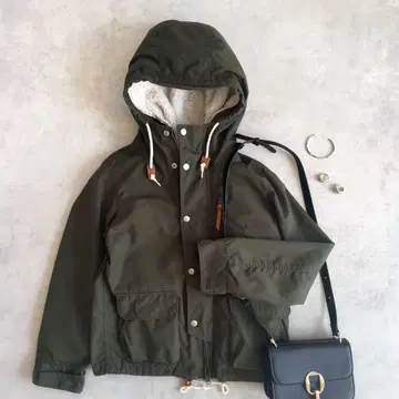 새상품급 정가 2만 뷰티앤유스 보아 라이너 마운틴 후드티 카키