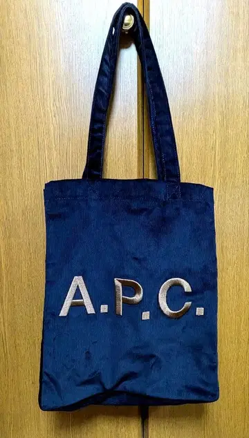 새상품급 A.P.C. 아페쎄 코듀로이 토트백 로고