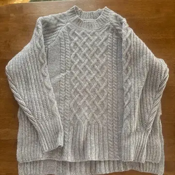 테치치 케이블 니트 스웨터