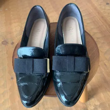 리본 포함 블랙 로퍼