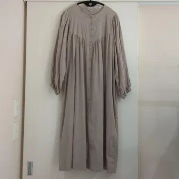 사만사 모스모스, 자수 원피스,