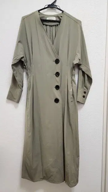 올리브 그린 롱 코트