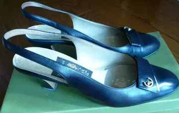 Les Chaussures MIHAMA 미하마 백 스트랩 펌프스