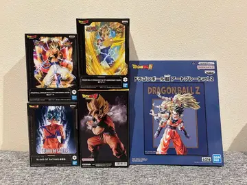 묶음 판매! 드래곤볼 Z 피규어 4체 세트와 아트 플레이트