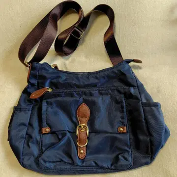 네이비 나일론 숄더백