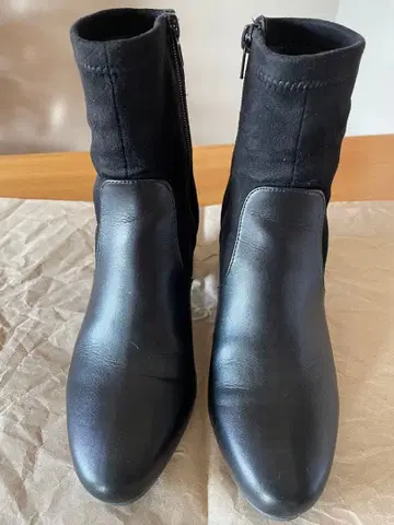 블랙 스웨이드 가죽 지퍼 숏부츠