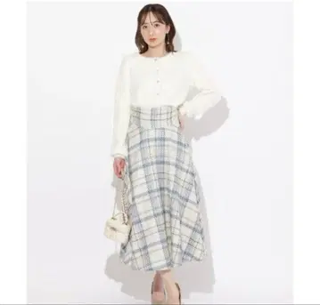 화이트와 파랑 체크 무늬 롱 스커트