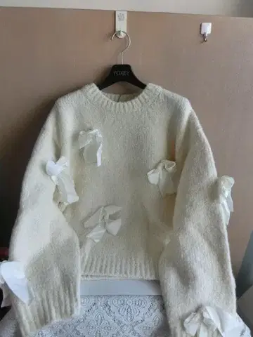 하이앤드 리본 니트 스웨터