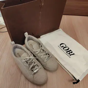 GOBI CASHMERE 베이지 스니커즈 42 사이즈 수납 봉투 포함