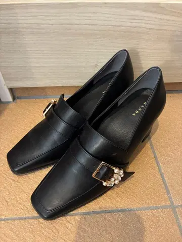 RANDA 비쥬 버클 힐업 슈즈