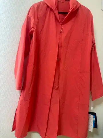 빨간색의 멋진 코트 택 포함 새상품
