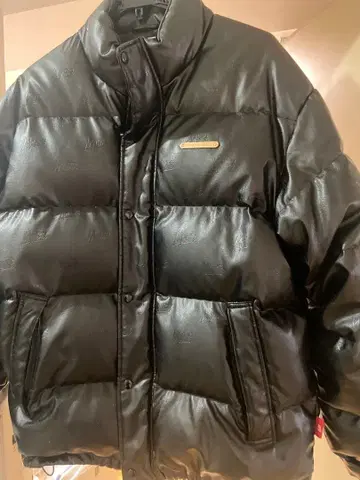 MOBB 블랙 다운 자켓