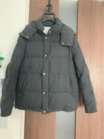 그레이 후드 부착 다운 자켓