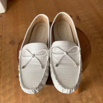 화이트 크로커다일풍 로퍼